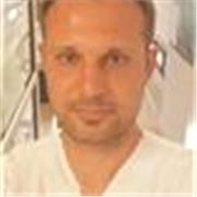 Ricercatore in Microbiologia impartisce lezioni di Biologia