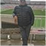 Professore con lunga esperienza, impartisce lezioni di economia aziendale 