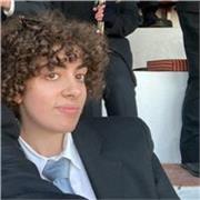 Estudiante de inglés a nivel universitario (C1) dispuesta a mejorar tu nivel.