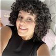 Apasionada, constante, motivadora y amable. Me encanta enseñar.