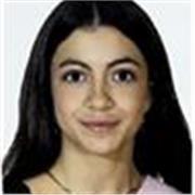 Profesora de biología imparte clases particulares a niños de primaria