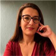 Clases de canto para aprender a trabajar la voz. Indicada tanto para personas interesadas en el canto como personas que trabajan con la voz. Otros instrumentos: Piano, violín, violonchelo. Precio especial por más de una especialidad