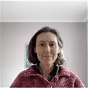Profesora de inglés titulada con más de 20 años de experiencia imparte clases a adultos y adolescentes desde niveles B1 a C2.