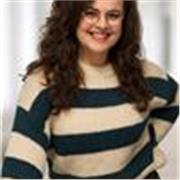 Doctora en formación y profesora con experiencia universitaria. Ofrezco clases online de inglés