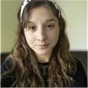 Profesora de lenguaje y comunicación dicta clases para niños/as