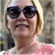 Soy profesora de Contabilidad con varios años de experiencia en la docencia universitaria.