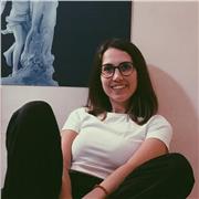 Insegnante di italiano offre lezioni di italiano (grammatica o letteratura), storia e geografia a studenti e studentesse di scuole superiori, medie ed elementari