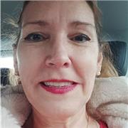 Puedo ayudar a personas extranjeras o nativas a hablar y escribir en español , con buen lessico, gracias