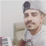 Me defino como autoastral, 
Procuro por pessoas que acham que a música não é mais pra elas, vou mudar esses pensamentos