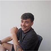 Sono uno studente universitario laureato. Offro lezioni private per bambini/e e aiuto compiti