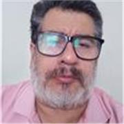 Soy profesor de educación religiosa, pero en mi proceso de formación recibí bastante preparación en filosofía. He sido habilitado para dar clases en dicha asignatura, por lo cual tengo preparación y experiencia