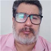 Soy profesor de educación religiosa, pero en mi proceso de formación recibí bastante preparación en filosofía. He sido habilitado para dar clases en dicha asignatura, por lo cual tengo preparación y experiencia