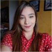 Profesora de español imparte clases para todas las edades