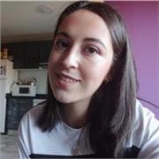 Chica de 25 años con la educación secundaria obligatoria finalizada apta para dar apoyo a niños de primaria en sus estudios.