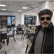 Profesor en español e inglés puede enseñar ambos idiomas y también cursos de ciencias, sociales y teoría del arte