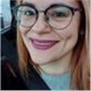 Profesora titulada con más de 10 años de experiencia
