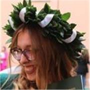 studentessa di lingue offre lezione online