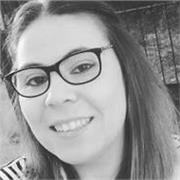 ragazza impartisce lezioni di contabilità