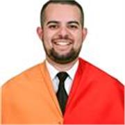 Mentor social con experiencia de 2 años dirigiendo programas de educación en institutos y atendiendo al apoyo en clases