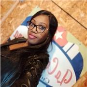 La materia que enseño principalmente es el español. Soy Cubana master en Educación vivo en Venturina Terme . Livorno