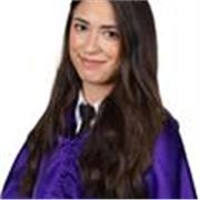 Profesora de ciencias imparte clases para todas las edades