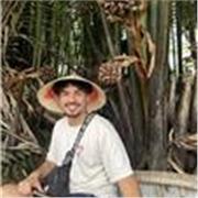 Nativo francés, listo para ayudar cualquier persona online o en casa.