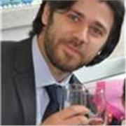 Ciao! Sono un ricercatore in Fisica Teorica e impartisco lezioni di Fisica e Matematica a livello universitario e scolastico