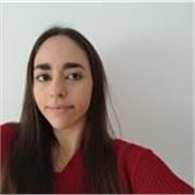Estudiante aplicada que acaba de terminar bachillerato de humanidades y ha comenzado el grado de estudios hispánicos