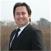 I’m an experienced lawyer offering private law lessons tailored to your level and learning goals. 