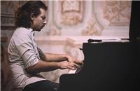 Pianista e compositore da lezioni: armonia e solfeggio