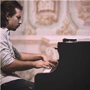 Pianista e compositore da lezioni: armonia e solfeggio
