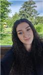 Studentessa del quinto anno di medicina impartisce lezioni di biologia e chimica a studenti di medie e liceo