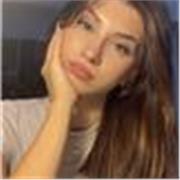 studentessa di un istituto di indirizzo classico, competente in tutte le materie con la capacità di aiutare studenti delle medie