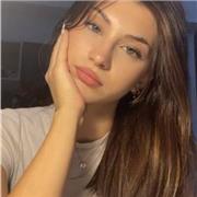 studentessa di un istituto di indirizzo classico, competente in tutte le materie con la capacità di aiutare studenti delle medie