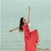 Profesora de baile (flamenco y ritmos latinos) y terapeuta holística de movimiento y danzaterapia
