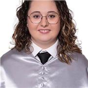 Profesora de lengua apta para todas las edades de primaria.