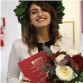 Studentessa laureata con lode in lettere impartisce lezioni di italiano e latino a studenti di scuole medie e superiori