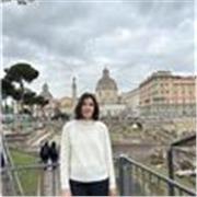 studentessa laurea magistrale impartisce lezioni privante in materie economiche