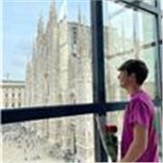 Mi chiamo Leonardo, sono uno studente all'universita bocconi e ho frequentato il liceo classico. Lezioni online e in presenza