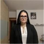 Sono un’insegnate giovane, utilizzo un approccio allo studio dinamico e stimolante e sono attenta al bisogno dei vostri figli.