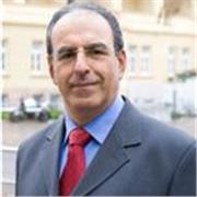 Ingegnere meccanico, insegno matematica, fisica e meccanica con l’esperienza maturata come progettista e docente