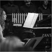 Insegnante di pianoforte, tastiera, teoria della musica, sviluppo / introduzione musicale per bimbi da 4 anni