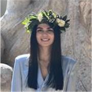 Diplomata nel settore turistico e laureata in servizio sociale presso l'Università di Parma con votazione 107.