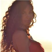 Entregada a la práctica y con alta confianza para hablar y escuchar a las personas. Tolerante a la frustración.
Alta empatia