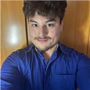 Estudiante  con cierta experiencia explicando contenidos, paciente y con tacto, dando clases a personas con estudios de la ESO o Bachillerato