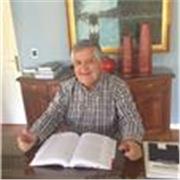 Profesor de Finanzas da clases de Valoración de Empresas a estudiantes universitarios, propiestarios y/o ejecutivos de empresas