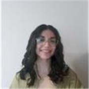 Soy una persona a la cual le encanta tener relaciones sociales y estudio el grado universitario de Lengua y literatura españolas.