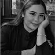 Apta para todas las edades, con experiencia en canto. 