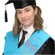 Profesora titulada en filología inglesa y en proceso de realizar máster. 