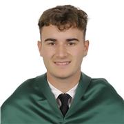 Estudiante de Educación Primaria en la UGR, a un pequeño paso de terminar el grado, pero con experiencia trabajando con niños.